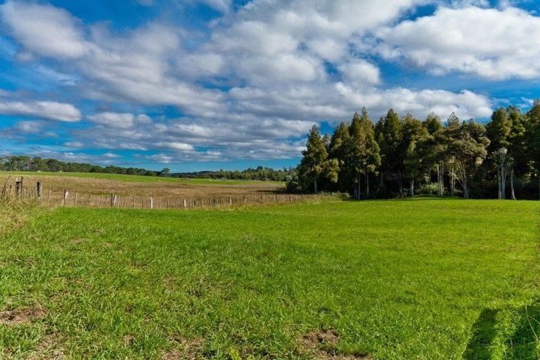 Photo of property in 18 Green Road, Dairy Flat, Albany, 0792