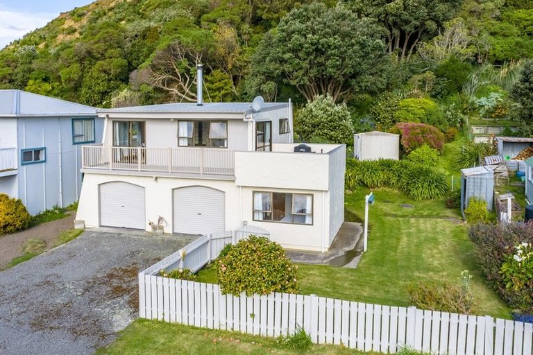 Photo of property in 72 Lake Ferry Road, Lake Ferry, Featherston, 5772