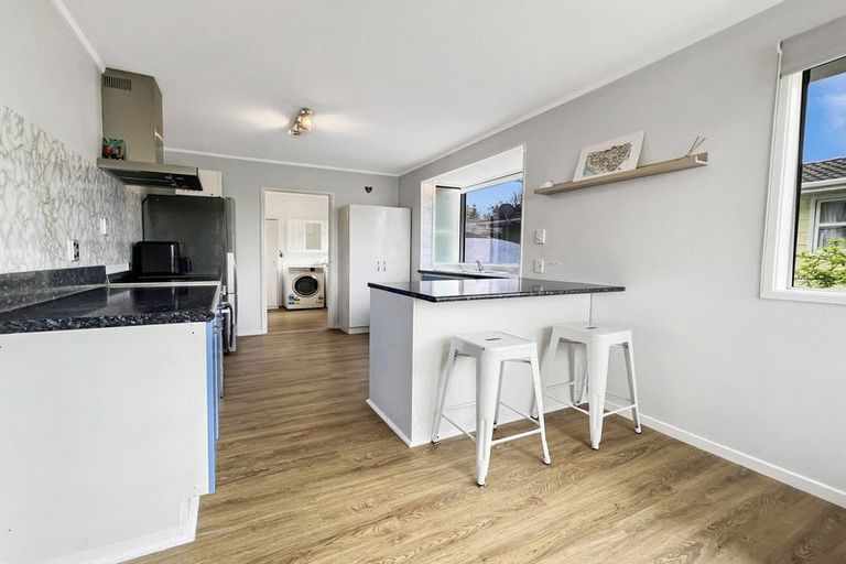 Photo of property in 61 Sunline Avenue, Massey, Auckland, 0614