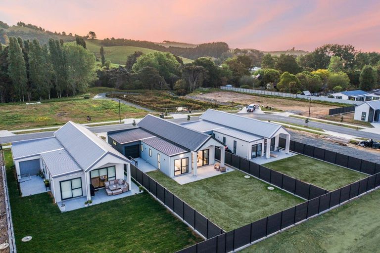 Photo of property in 1 Lamont Place, Waikanae, 5036