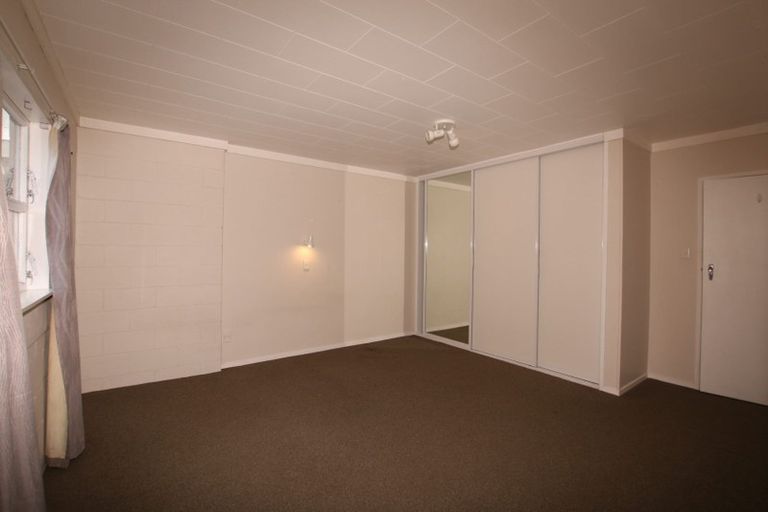 Photo of property in 1/48 Hogans Road, Glenfield, Auckland, 0629