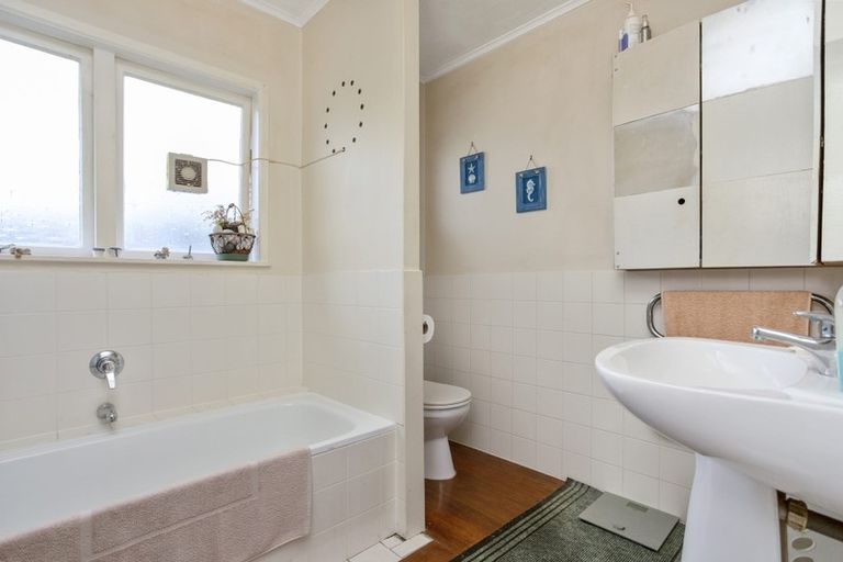 Photo of property in 54 Ambury Road, Mangere Bridge, Auckland, 2022