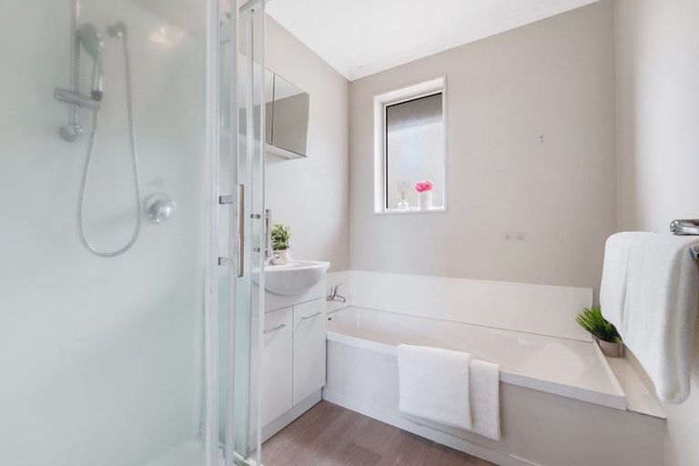 Photo of property in 148a Aviemore Drive, Highland Park, Auckland, 2010