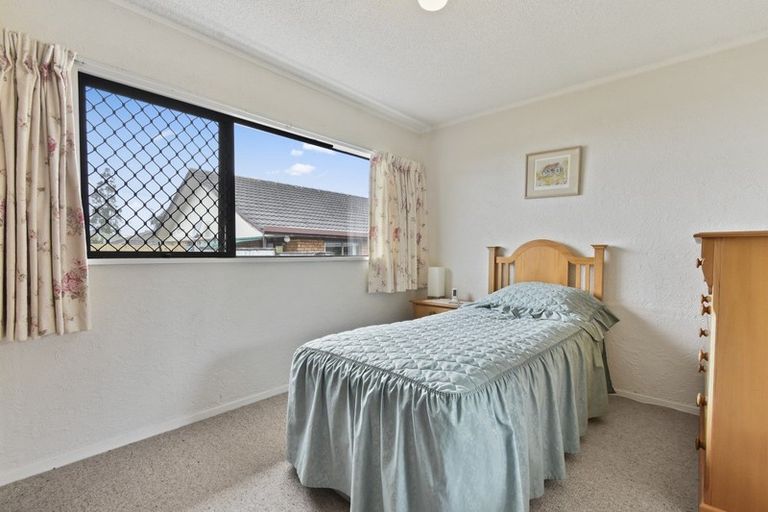 Photo of property in 2/28 Gills Avenue, Papakura, 2110