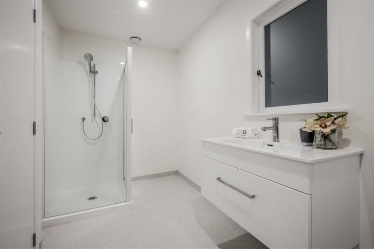 Photo of property in 47 Grande Vue Road, Hillpark, Auckland, 2102