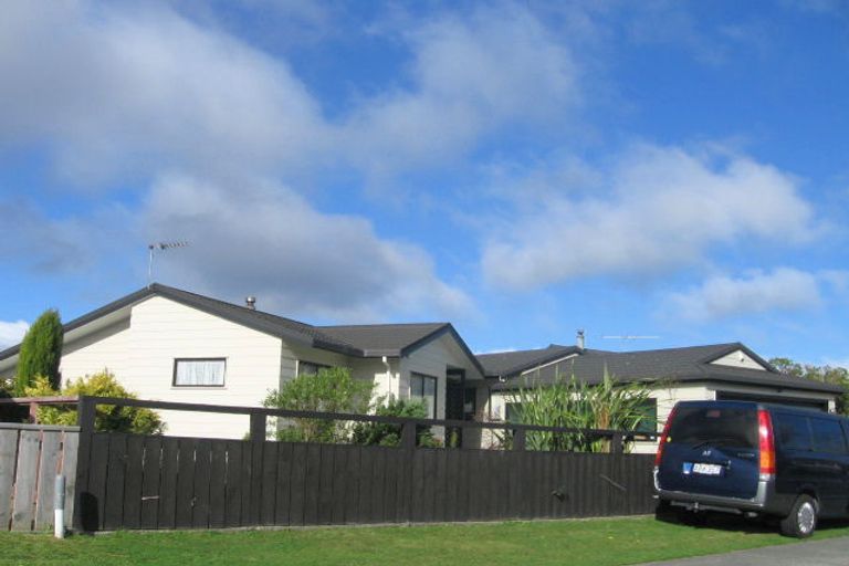 Photo of property in 66 Guadeloupe Crescent, Grenada Village, Wellington, 6037