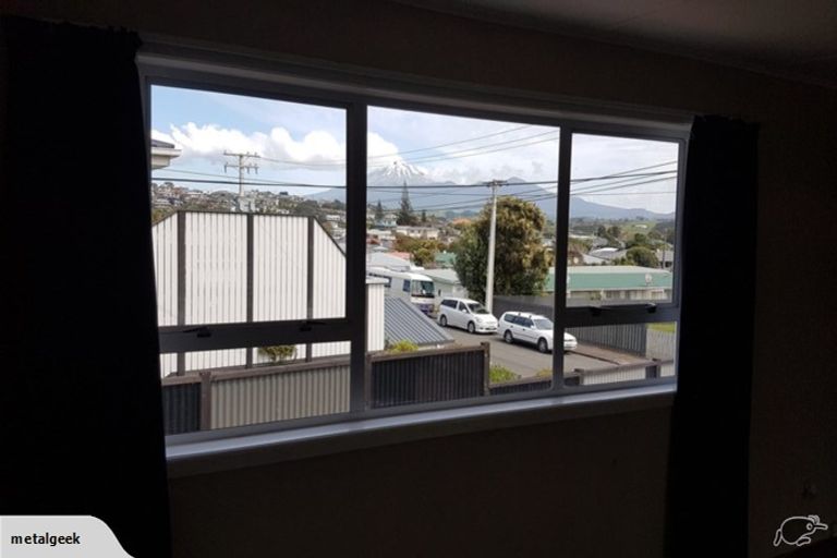 Photo of property in 19 Simons Street, Moturoa, New Plymouth, 4310