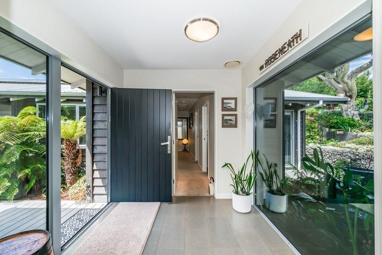 Photo of property in 4 Ferndale Drive, Waikanae, 5036