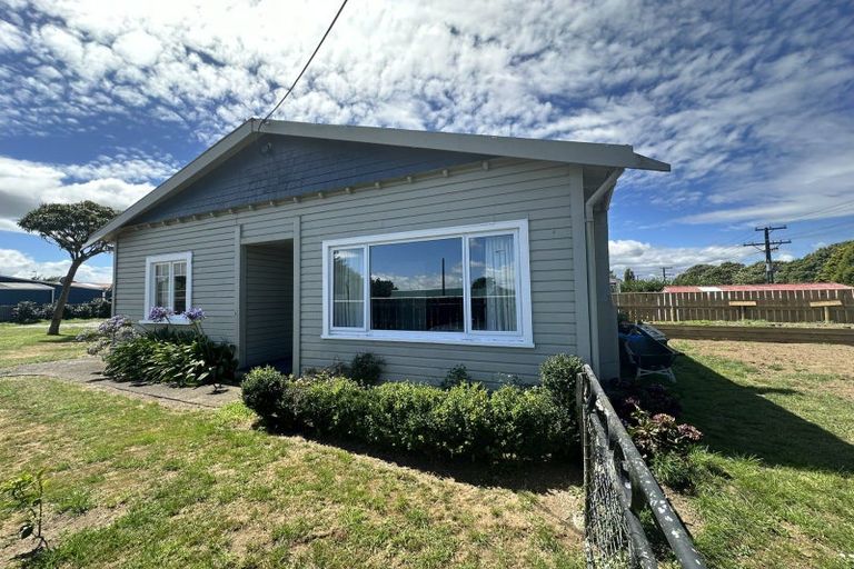 Photo of property in 2 York Street, Eltham, 4322