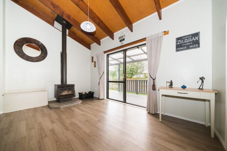 Photo of property in 33 Kowhai Street, Tokomaru, Palmerston North, 4474