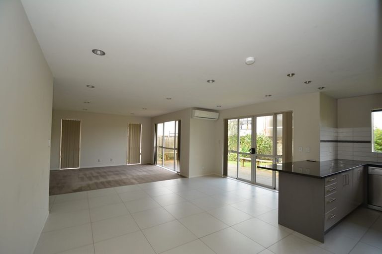 Photo of property in 5a Graham Avenue, Te Atatu Peninsula, Auckland, 0610