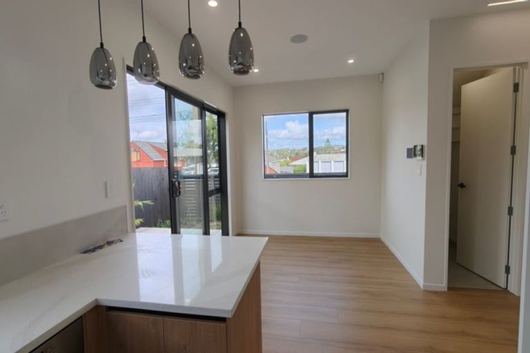 Photo of property in 118 Chivalry Road, Glenfield, Auckland, 0629
