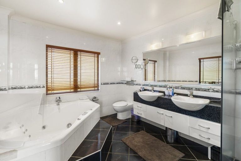 Photo of property in 156 Redoubt Road, Flat Bush, Auckland, 2019