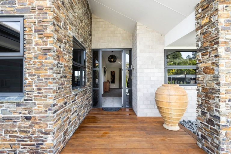 Photo of property in 2 Burbury Ridge, Havelock North, 4130