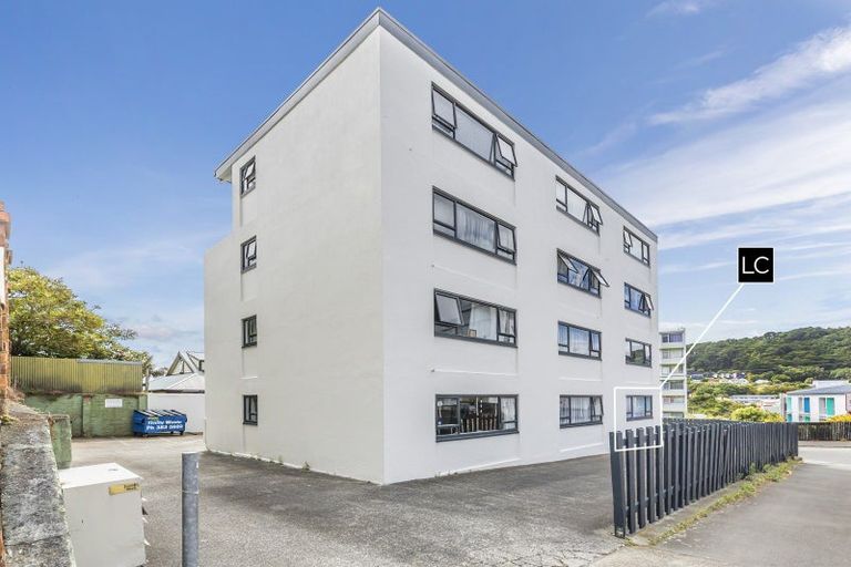 Photo of property in 3/52 Russell Terrace, Berhampore, Wellington, 6023