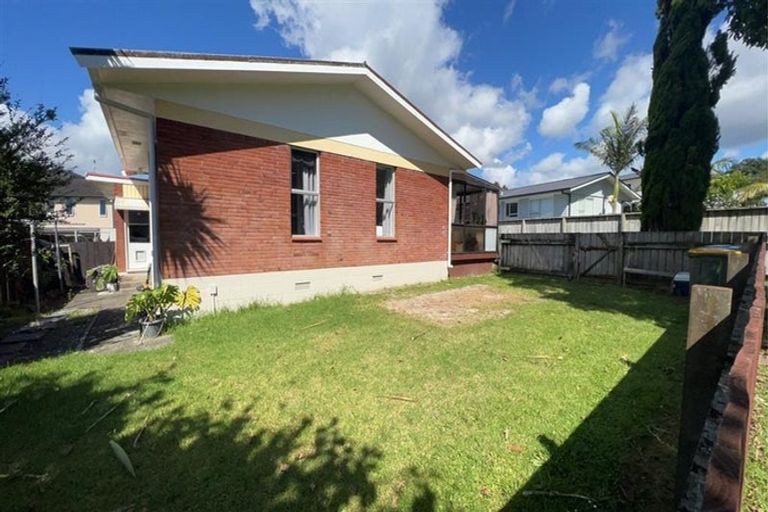 Photo of property in 17a Thorburn Avenue, Red Beach, 0932