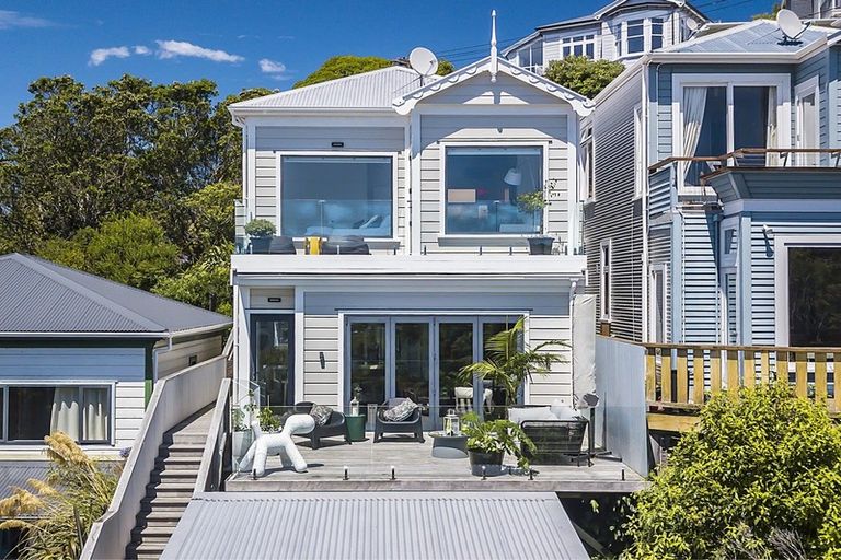 Photo of property in 10 Dorking Road, Brooklyn, Wellington, 6021