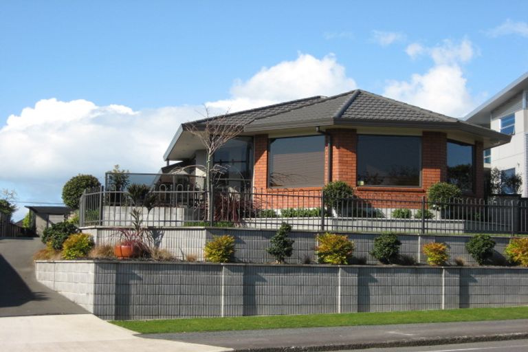 Photo of property in 137 Mangorei Road, Merrilands, New Plymouth, 4312