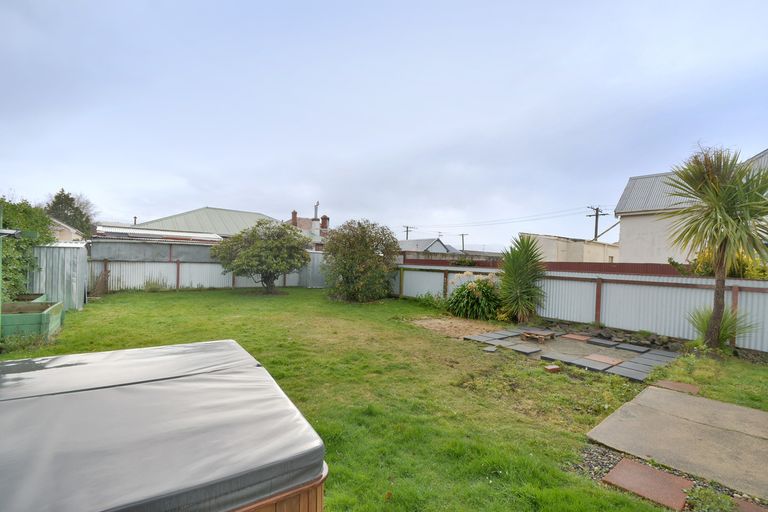 Photo of property in 172 Macandrew Road, South Dunedin, Dunedin, 9012