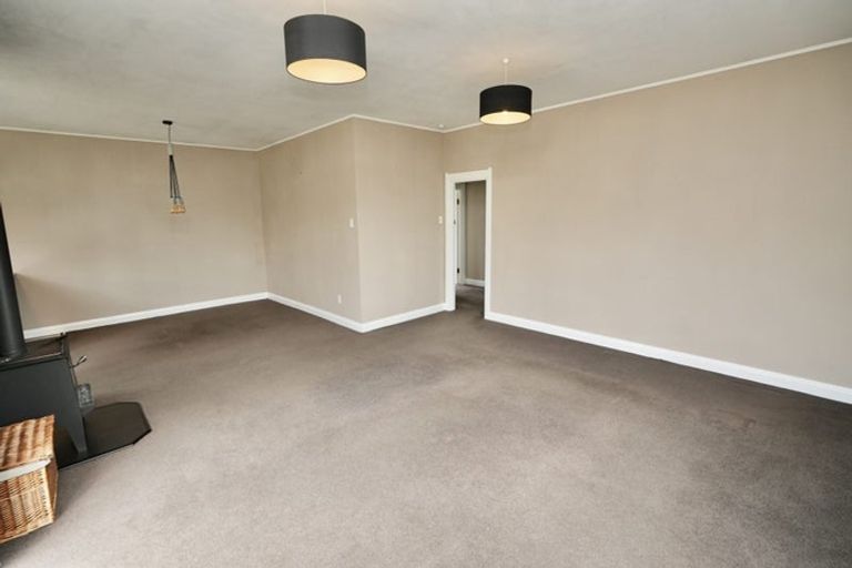 Photo of property in 27 Milverton Avenue, Hokowhitu, Palmerston North, 4410