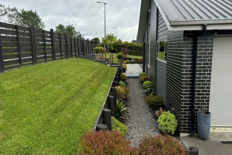 Photo of property in 17 Rowles Road, Pukekohe, 2120