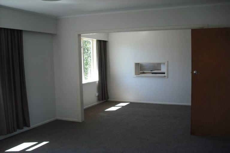 Photo of property in 19a Huntingdon Street, Northland, Wellington, 6012