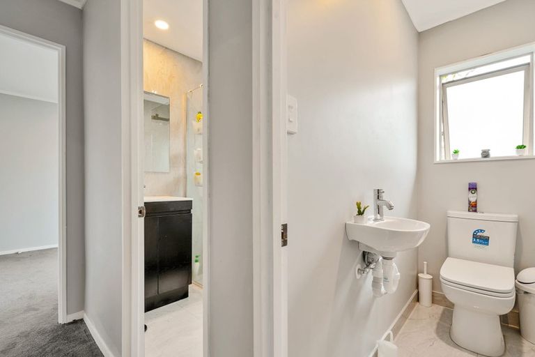 Photo of property in 23 Ginders Drive, Massey, Auckland, 0614