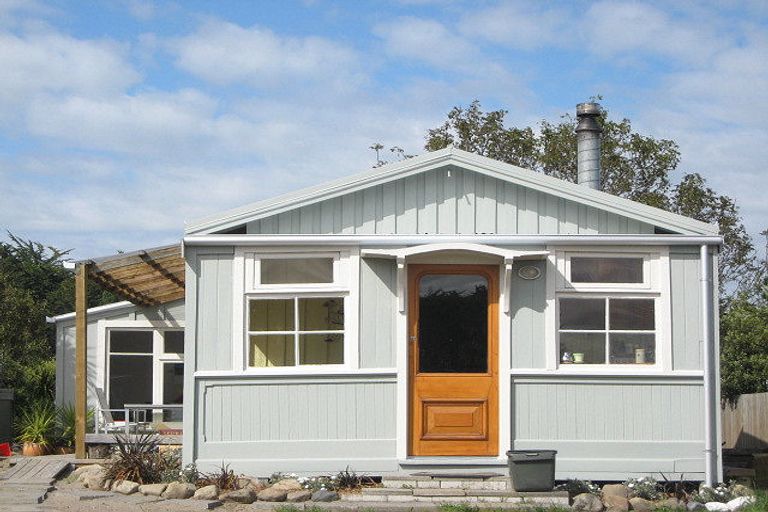 Photo of property in 11 Cross Street, Waikuku Beach, 7473