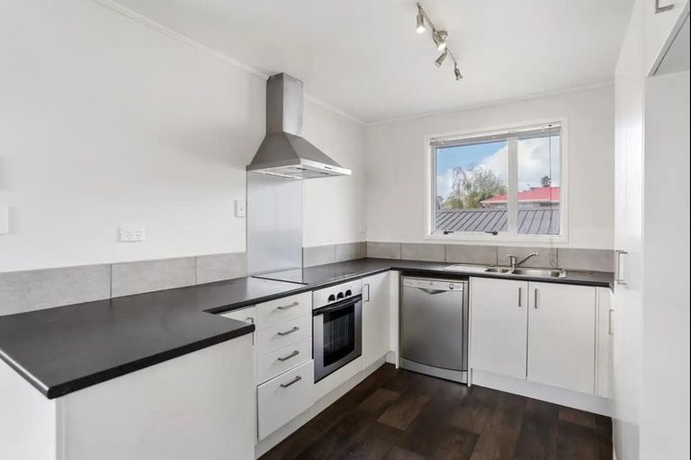 Photo of property in 34 Moncrieff Avenue, Clendon Park, Auckland, 2103