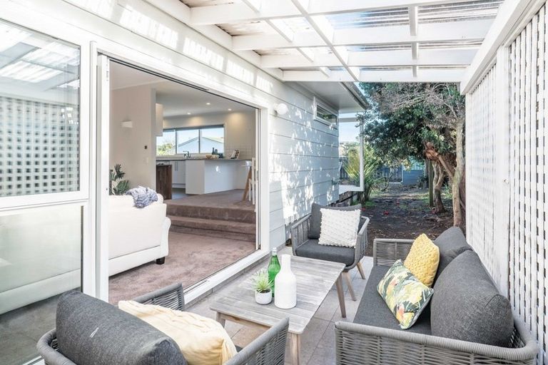 Photo of property in 9 Nugget Grove, Raumati Beach, Paraparaumu, 5032