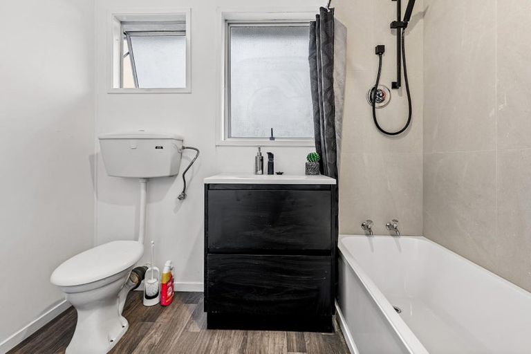 Photo of property in 18 Solar Road, Glen Eden, Auckland, 0602