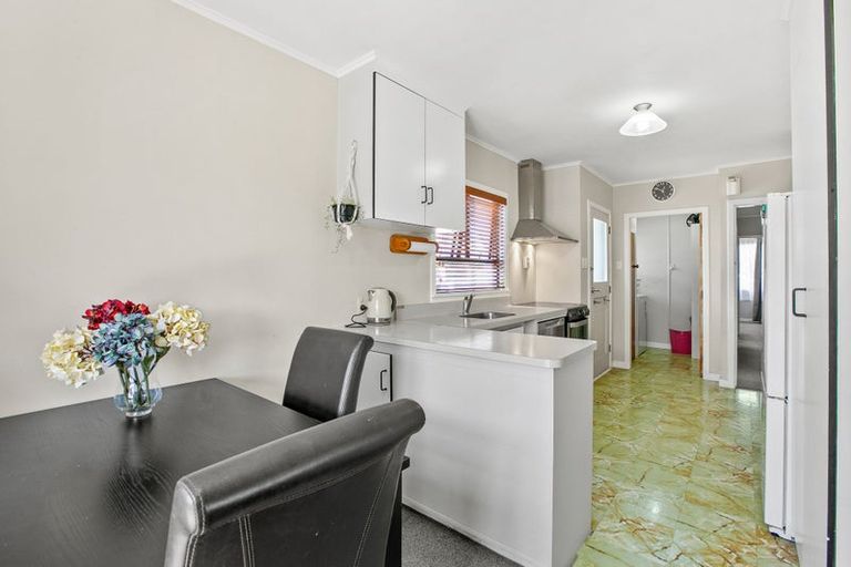 Photo of property in 10 Truby King Street, Merrilands, New Plymouth, 4312