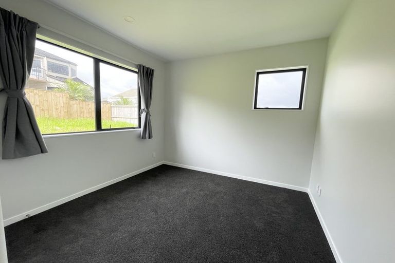 Photo of property in 35 Symes Drive, Red Beach, 0932