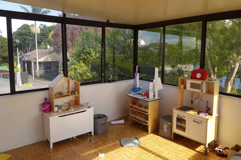 Photo of property in 33 Lagoon Way, West Harbour, Auckland, 0618