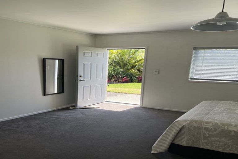Photo of property in 906 Beach Road, Waiake, Auckland, 0630