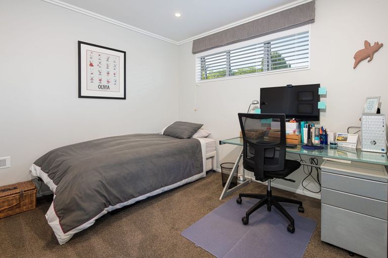 Photo of property in 3a Rossmore Terrace, Murrays Bay, Auckland, 0630