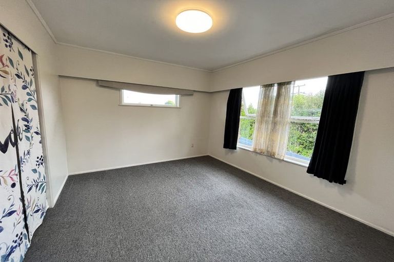 Photo of property in 1/58 Manuka Road, Glenfield, Auckland, 0629