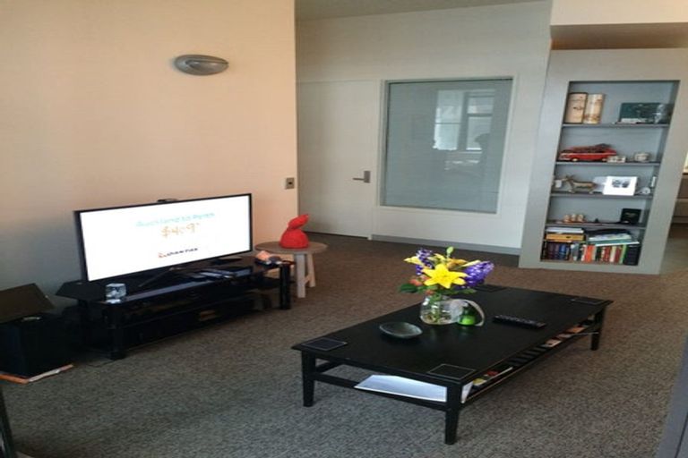 Photo of property in Gerondis Bldg Apartments, 401/60 Willis Street, Wellington Central, Wellington, 6011