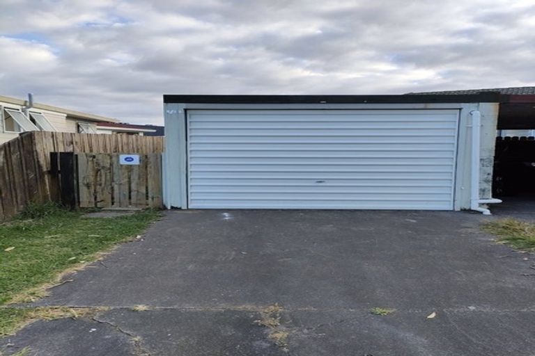 Photo of property in 2/14 Penion Drive, Flat Bush, Auckland, 2023