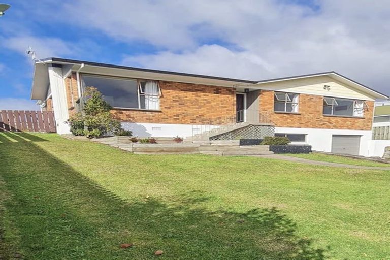 Photo of property in 10 Browning Crescent, Owhata, Rotorua, 3010