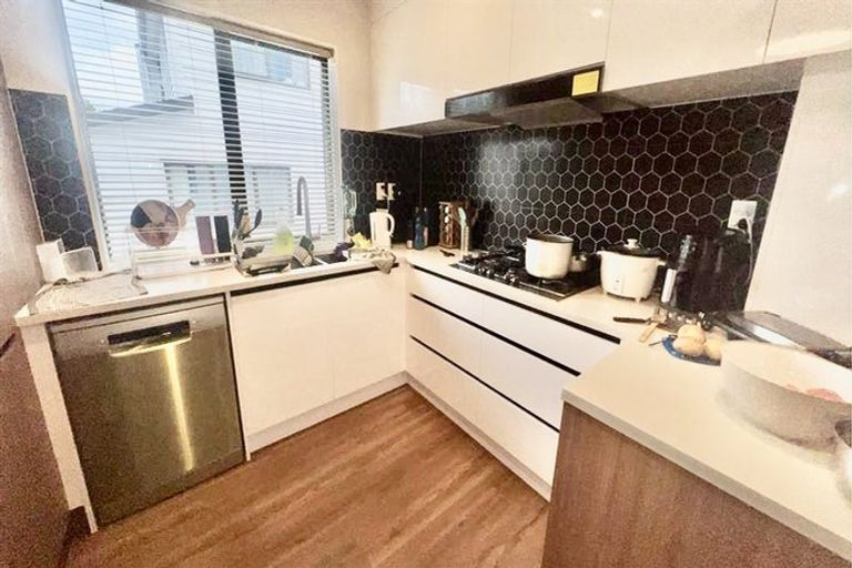 Photo of property in 28 Routley Drive, Glen Eden, Auckland, 0602