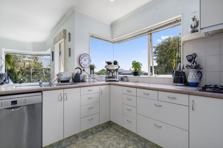 Photo of property in 1 Maple Crescent, Whalers Gate, New Plymouth, 4310