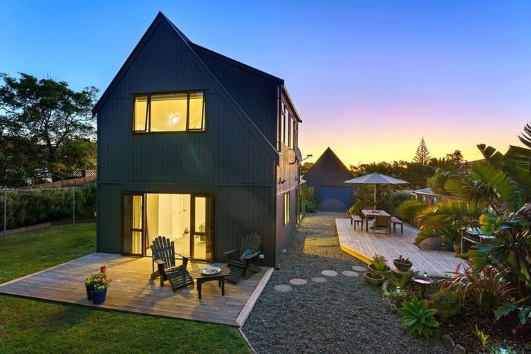 Photo of property in 29 Eruini Street, Waikanae Beach, Waikanae, 5036