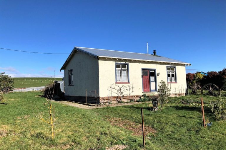 Photo of property in 16 Worcester Street, Waipahi, Gore, 9771