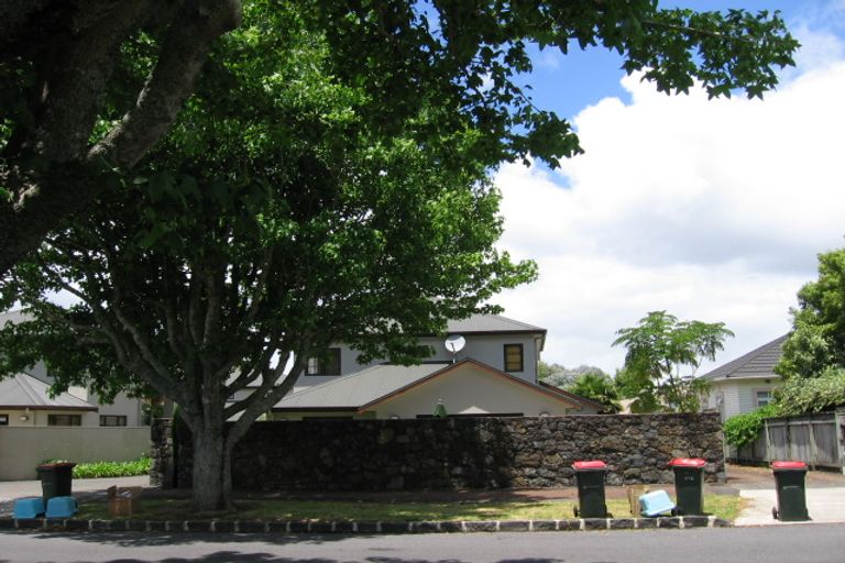 Photo of property in 49a Dignan Street, Point Chevalier, Auckland, 1022