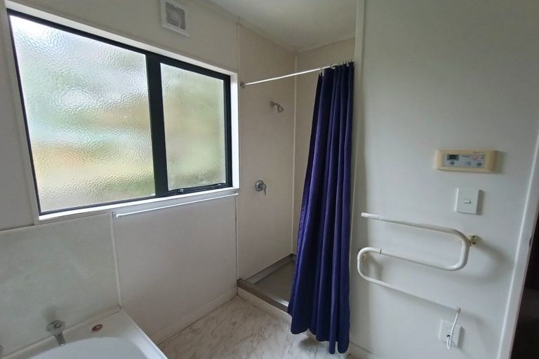 Photo of property in 21 Ladbrooke Drive, Newlands, Wellington, 6037