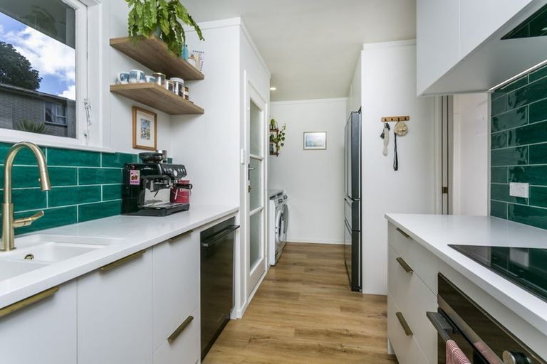 Photo of property in 57 Peach Road, Glenfield, Auckland, 0629