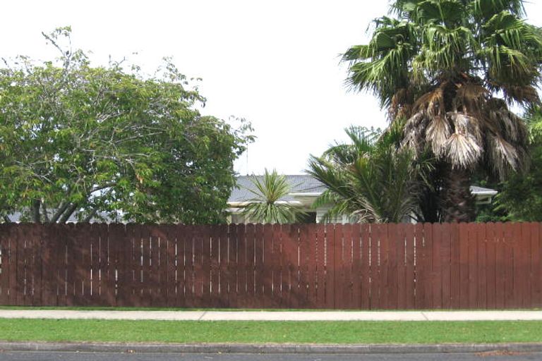 Photo of property in 8 Ranui Station Road, Ranui, Auckland, 0612