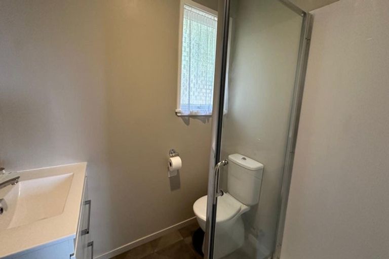 Photo of property in 37 Spence Road, Henderson, Auckland, 0612