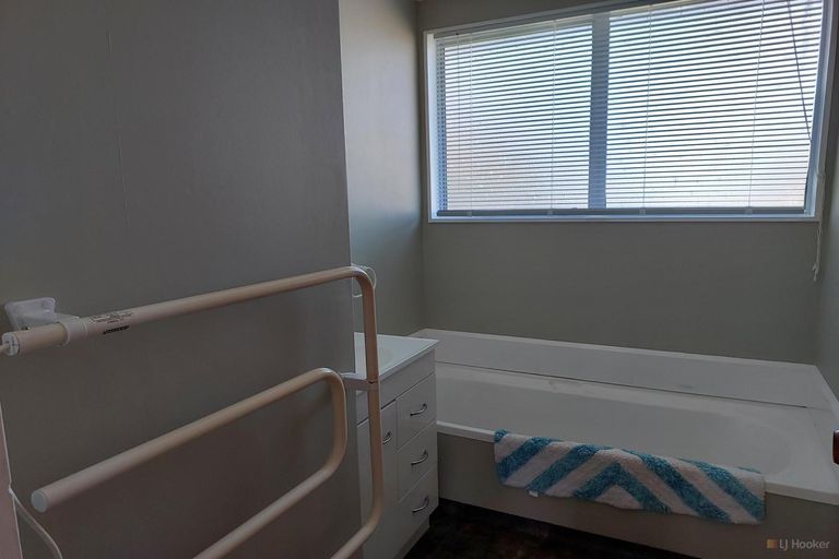 Photo of property in 195 Queen Street, Waimate, 7924